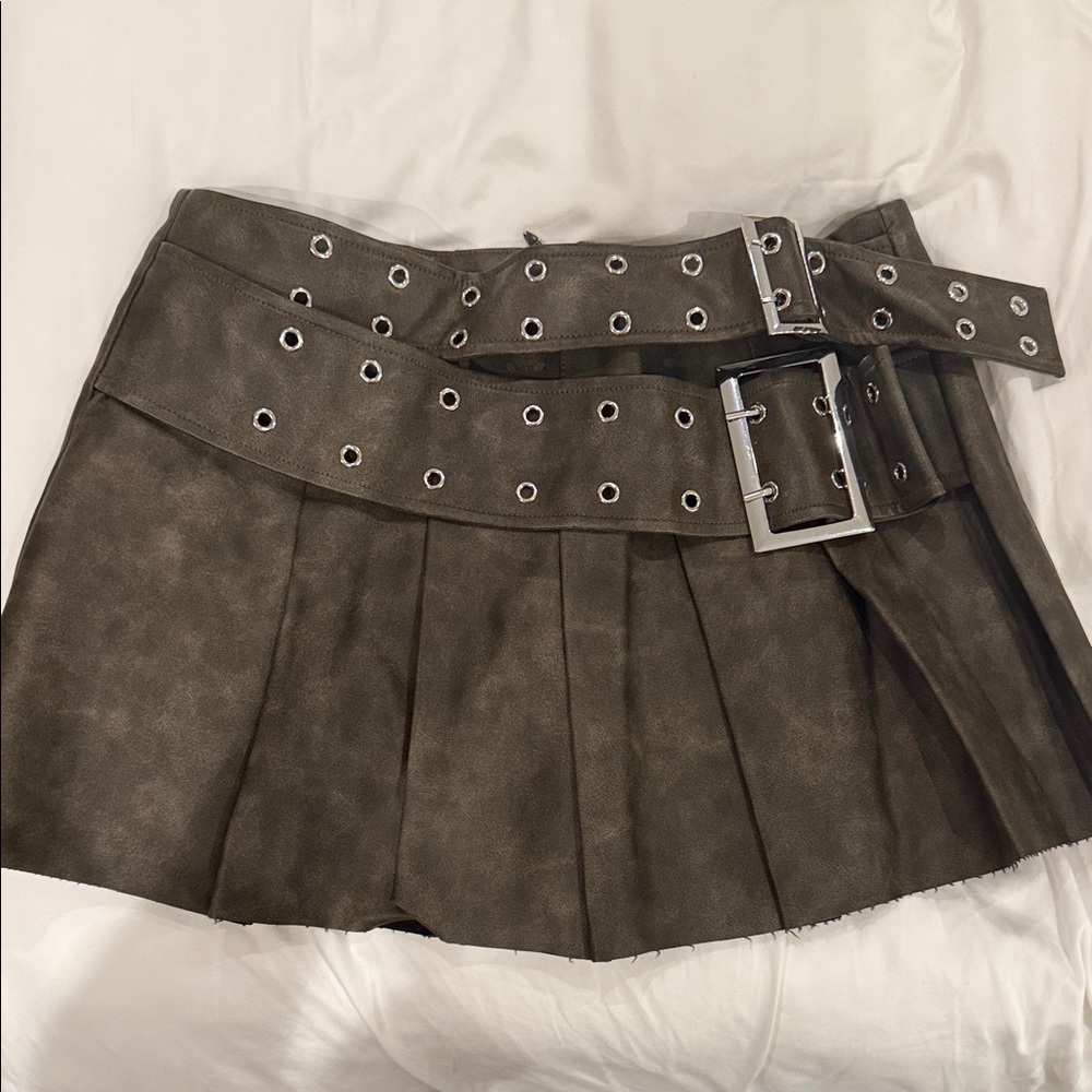 WE WORE WHAT Stylish Brown Pleated Skirt with Belt